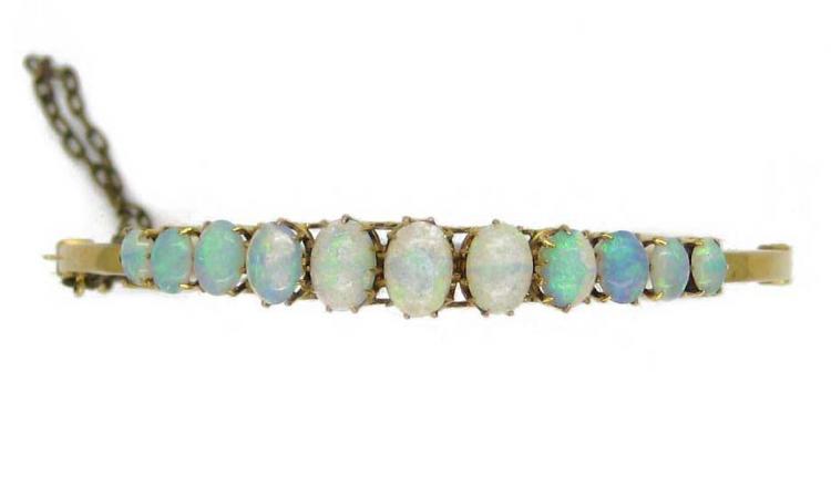 Edwardian 15ct Gold Bangle set with Opals