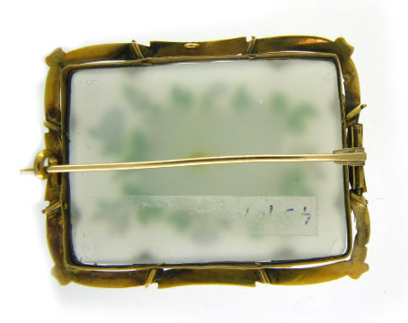 Victorian 15ct Gold & Chalcedony Painted Flowers Brooch