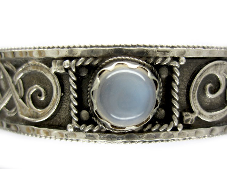 Early 20th Century Silver Celtic Design Armband attributed to the Artificer's guild