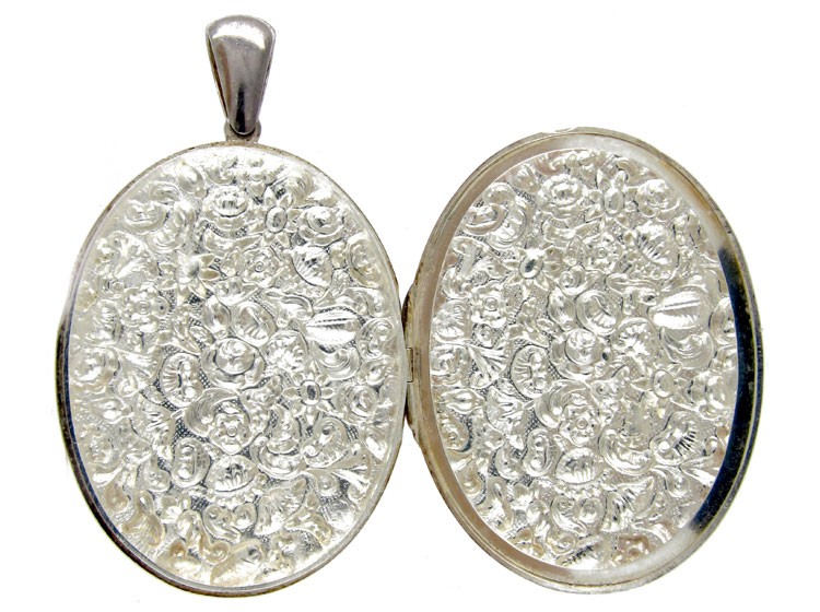 Large Silver Victorian Shell Design Locket