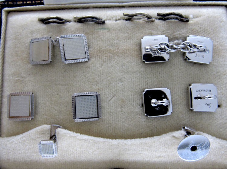 9ct White Gold & Mother of Pearl Cufflinks, Buttons & Studs Set