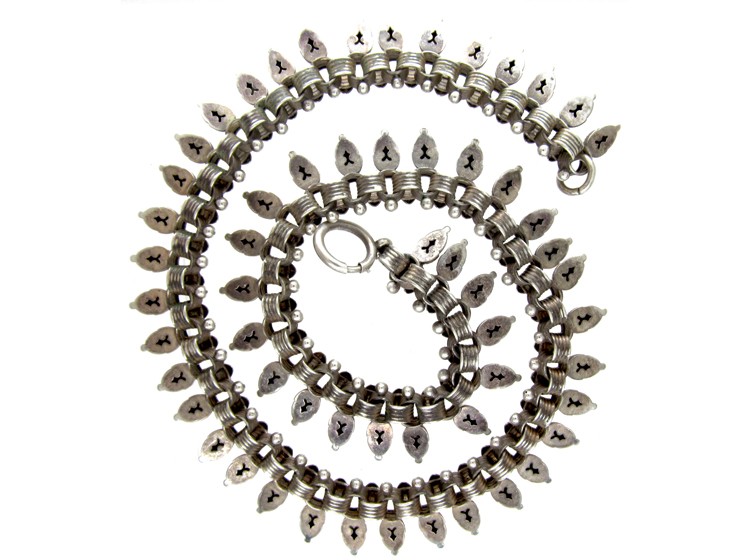 Silver Victorian Acorn Collar
