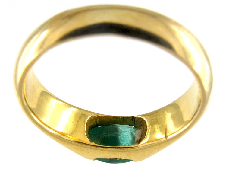 Gold Band Ring Set with An Emerald