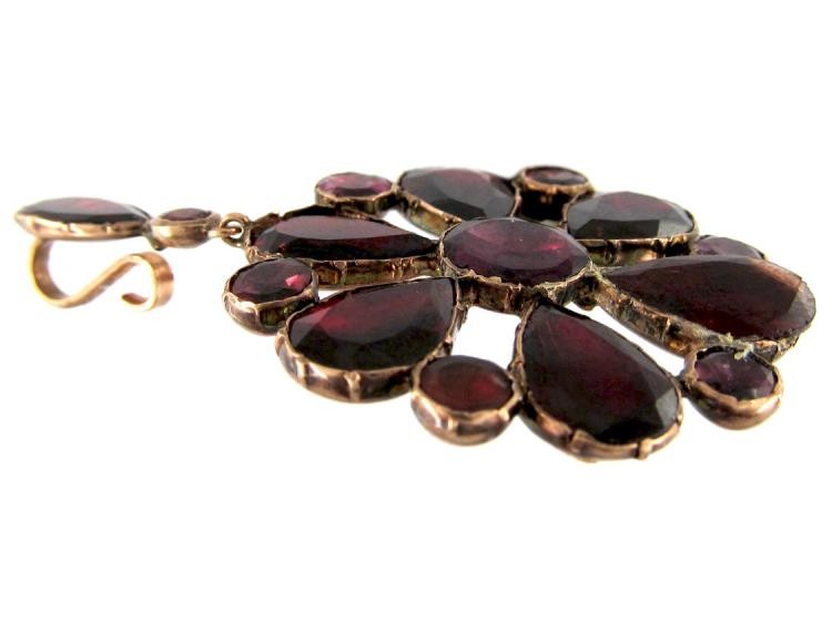 Flat Cut Garnet Round Gold Pendant