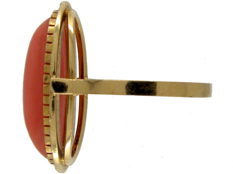 18ct Gold Oval Ring set with a Cabochon Coral
