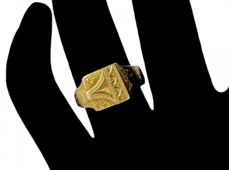 First World War 18ct Gold Opening Locket Ring