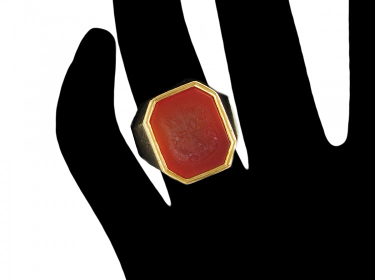 Large 18ct Gold Carnelian Signet Ring