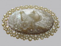 Carved Mother of Pearl Turtle Doves Regency Brooch