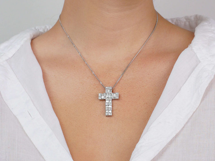 Diamond & 18ct White Gold Cross