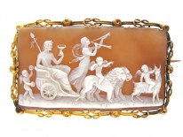 18ct Gold Georgian Cameo Brooch of Classical Scene