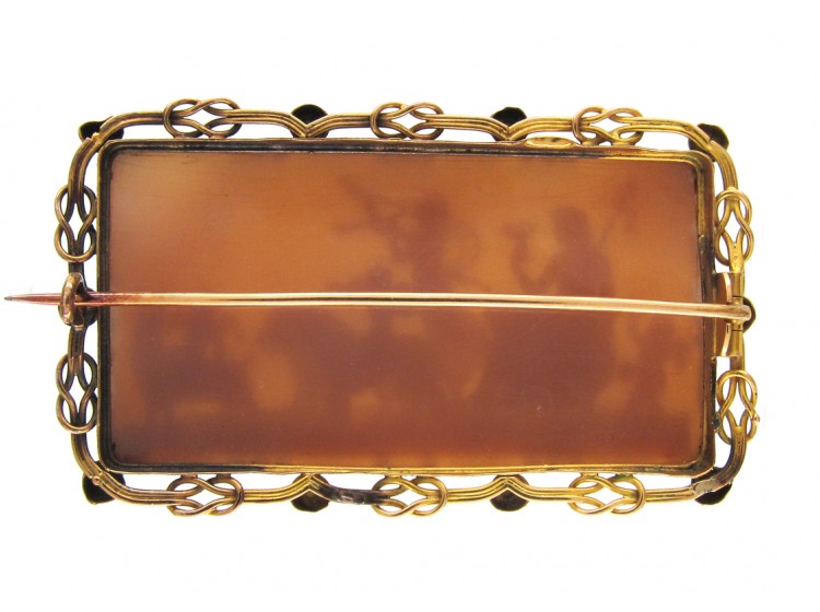 18ct Gold Georgian Cameo Brooch of Classical Scene