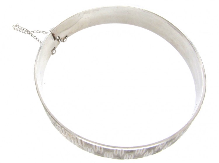1970s Silver Ridge Design Bangle