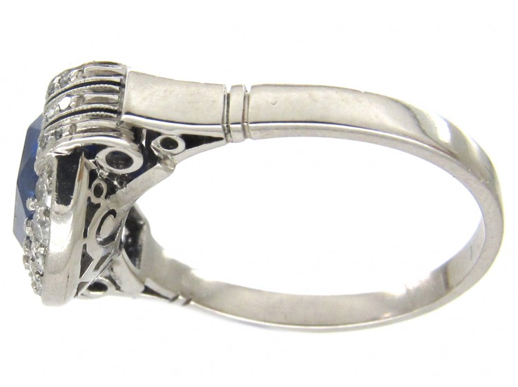 18ct White Gold Art Deco Oval Sapphire & Diamond Ring