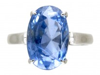 18ct White Gold Ring set with an Oval Natural Ceylon Sapphire