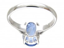 18ct White Gold Ring set with an Oval Natural Ceylon Sapphire