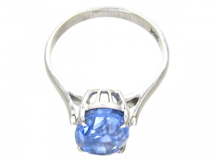 18ct White Gold Ring set with an Oval Natural Ceylon Sapphire