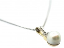 14ct White Gold & Cultured Pearl & Diamond Pendant on Silver Chain