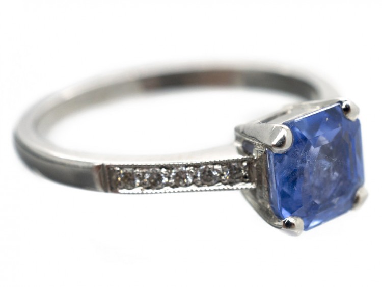 18ct White Gold Sapphire Solitaire Ring with Diamond Shoulders