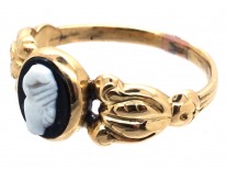 Regency 18ct Gold Clasped Hands Friendship Ring