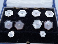 18ct & 9ct Gold, Mother of Pearl & Natural Pearl Art Deco Dress Set