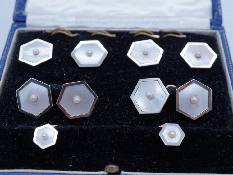 18ct & 9ct Gold, Mother of Pearl & Natural Pearl Art Deco Dress Set