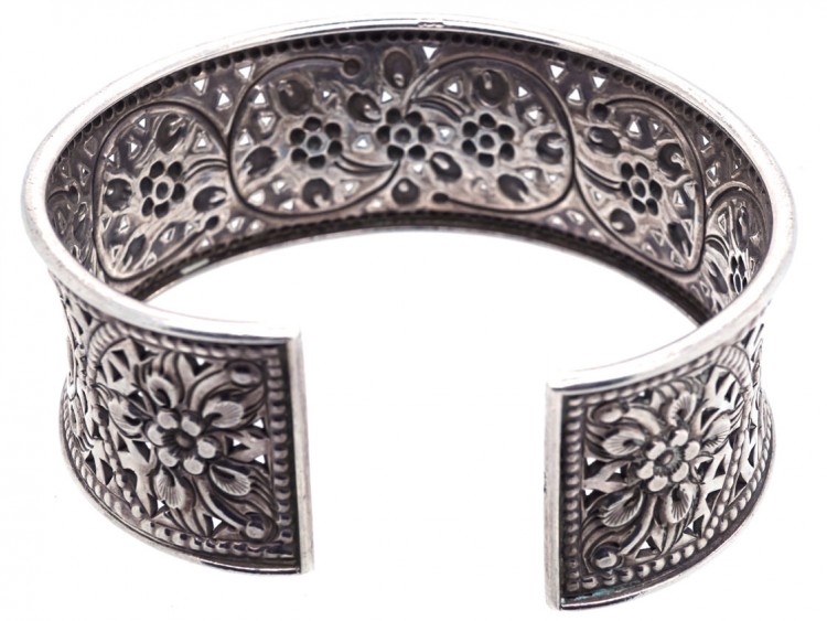 Silver Pierced Work Flower Design Bangle