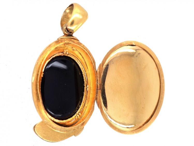 Victorian 15ct Gold Oval Coiled Snake Locket