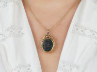 Victorian 18ct Gold Swivel Seal Fob with Bloodstone Crest Intaglio of a Hedgehog