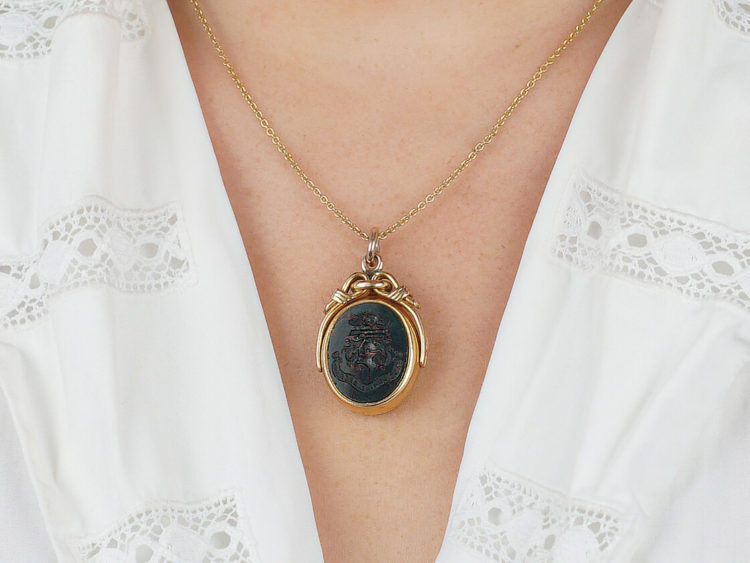 Victorian 18ct Gold Swivel Seal Fob with Bloodstone Crest Intaglio of a Hedgehog