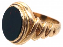 Victorian 18ct Gold & Bloodstone Signet Ring With Zig Zag Shoulders