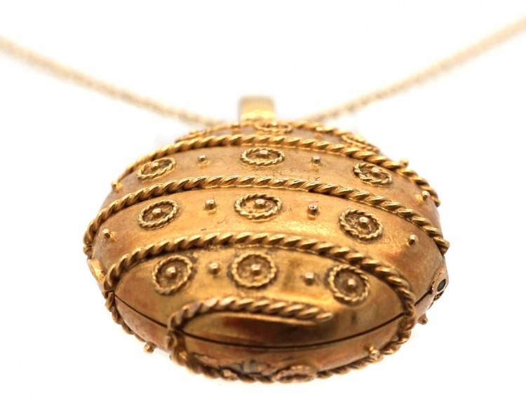 French 18ct Gold Oval Locket on Gold Chain