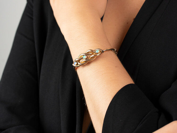 Edwardian 9ct Gold Knot Bracelet Set With Three Opals