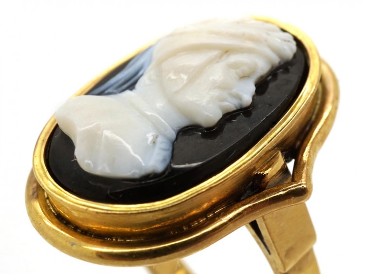 Victorian 18ct Gold Portrait Ring of Dante Carved in Sardonyx