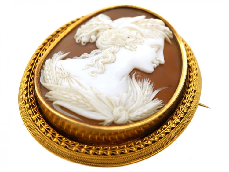 Victorian 15ct Gold Cameo Brooch of Greek Goddess Diameter