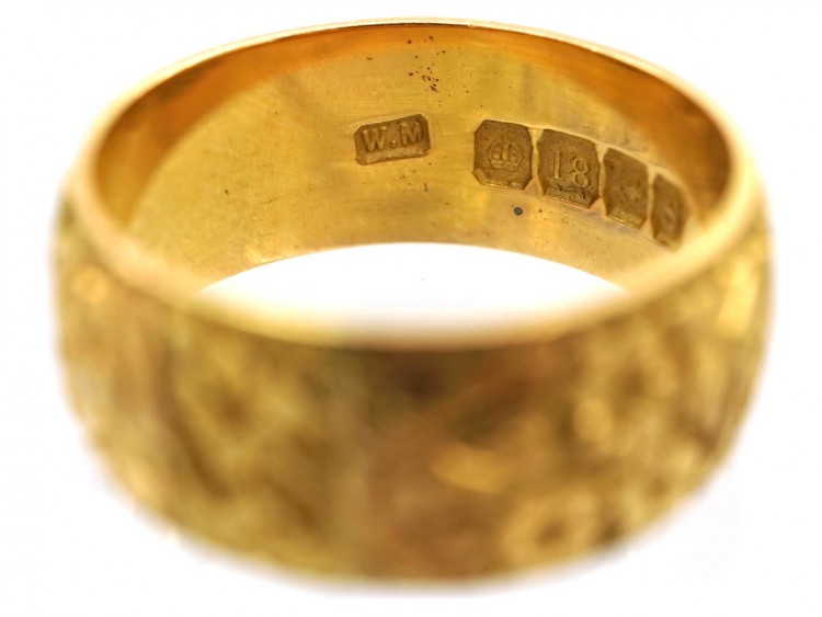 18ct Gold Wedding Band with Ivy Leaf Decoration