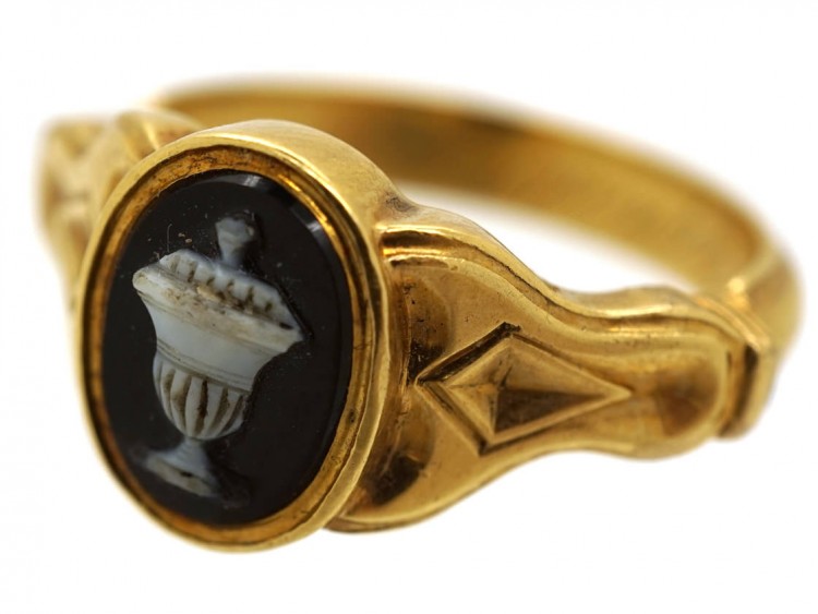 Georgian 18ct Gold Mourning Ring With Hardstone Urn