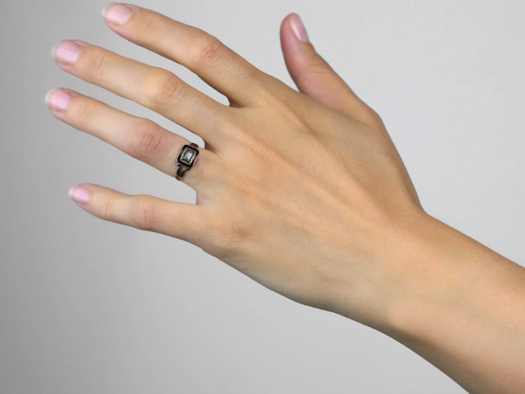 Georgian 9ct Gold & Black Enamel Memorial Ring