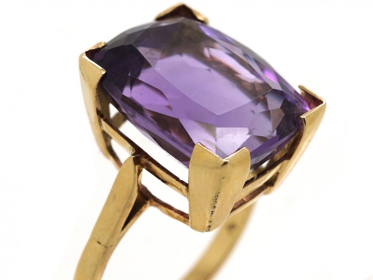 9ct Gold & Amethyst Ring