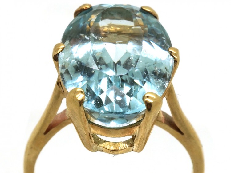 9ct Gold & Large Oval Aquamarine Ring