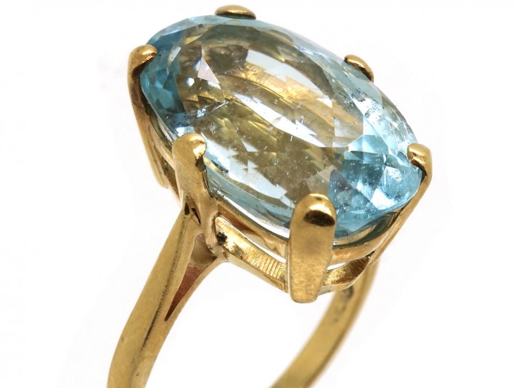 9ct Gold & Large Oval Aquamarine Ring