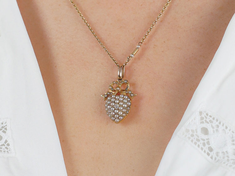 Edwardian 15ct Gold Heart Pendant Set With Natural Split Pearls & a Diamond