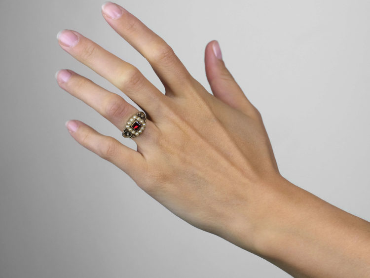 Georgian 15ct Gold Flat Cut Garnet ​& Natural Split Pearl Ring