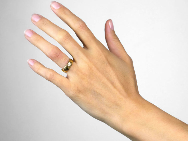 18ct Gold Wedding Band With Roses & Ivy Motif