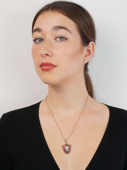 14ct Gold Classical Pendant of a Ladies Head