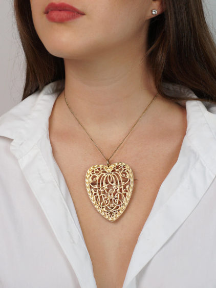 Large Victorian 18ct Gold Heart Shaped Pendant with Pierced Detail