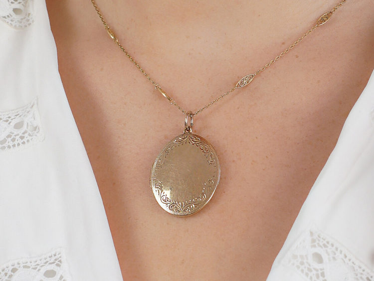 9ct Gold Oval Locket