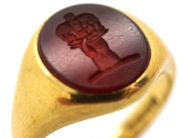 Victorian 18ct Gold Signet Ring set with a Carnelian Crest Intaglio