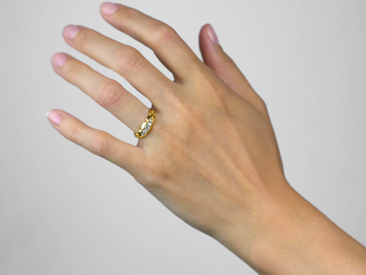 Edwardian 18ct Gold Five Stone Diamond Ring with Scalloped Edge