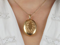 Victorian 15ct Gold Oval Locket with Acorn Motif