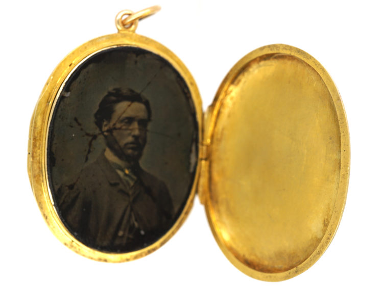 Victorian 15ct Gold Double Opening Oval Engraved Locket